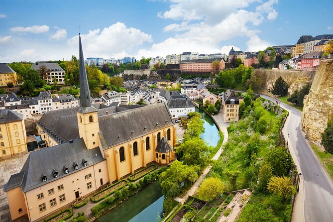 e-Scavenger hunt Luxembourg: Explore the city at your own pace - Notre-Dame Cathedral: a Jesuit-founded starting clue
