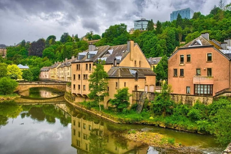 Luxembourg: 2-hour Best Intro Walking Tour with a Local - Chemin de la Corniche, included for the city-view angle