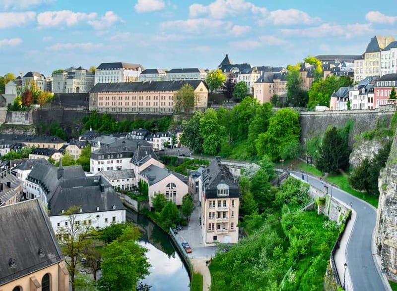 Luxembourg: 2-hour Best Intro Walking Tour with a Local - Palais Grand-Ducal on foot, and why it sets the tone