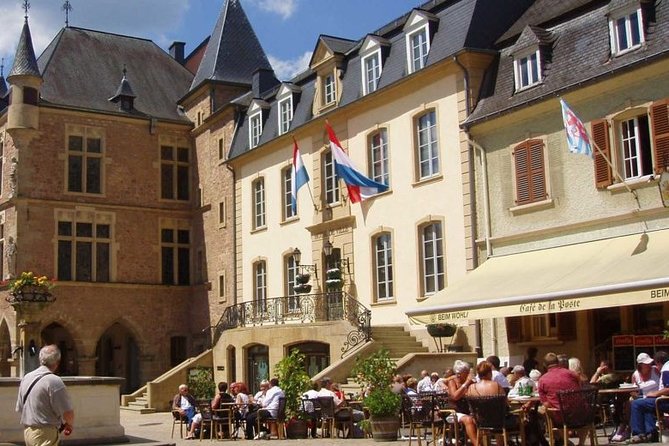Luxembourg Airport Transfers : Luxembourg to Airport LUX in Luxury Van - Price and value: why $103.12 per person can make sense
