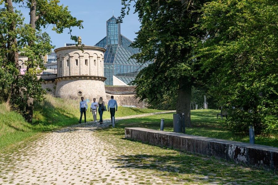 Luxembourg: City Bus Tour with Audio Guide and Headphones - Kirchberg enters quickly: panoramic elevator views and modern architecture