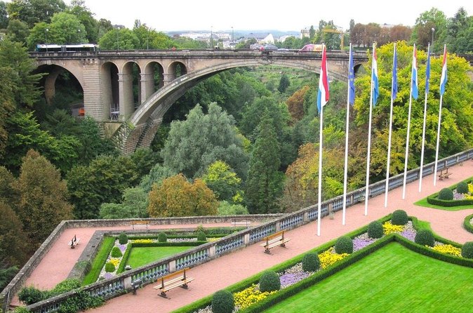 Luxembourg City Self Guided Audio Experience - William Square and Place dArmes: From Medieval Market to National Stage