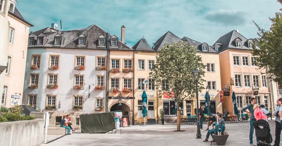 Luxembourg City: Walking Tour with Optional Wine Tastings - Place dArmes and Guillaume II Square: the heart of the city
