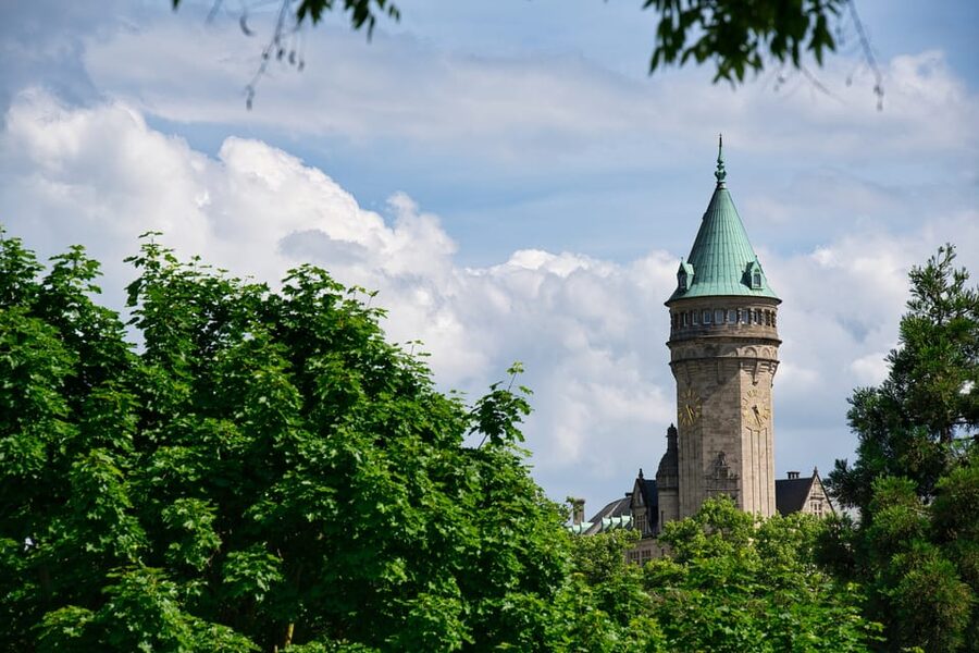 Luxembourg City: Walking Tour with Optional Wine Tastings - Plateau du Saint-Esprit and Constitution Square: finishing with context