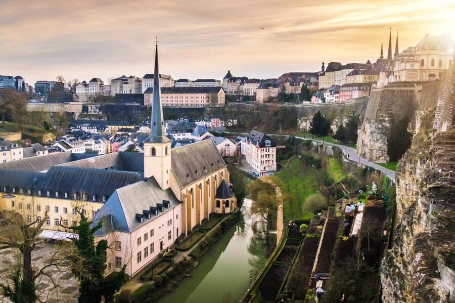 Luxembourg: Express Walk with a Local in 60 minutes - Food and bar tips you can use that same day