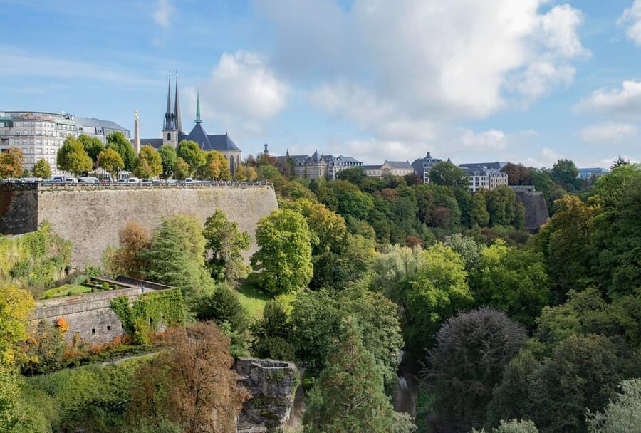 Luxembourg: Express Walk with a Local in 60 minutes - Duration and price: what you are really paying for
