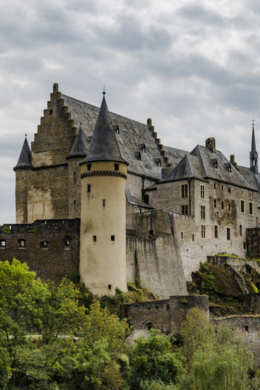 Luxembourg: Express Walk with a Local in 60 minutes - Chem. de la Corniche to Palais Grand-Ducal, in a smart order