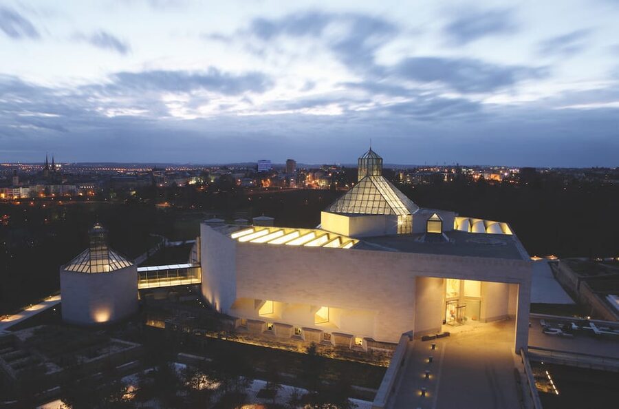 Luxembourg: Mudam Contemporary Art Museum Entry Ticket - Mudam’s Big Appeal: Pei’s Building Meets Real Contemporary Art