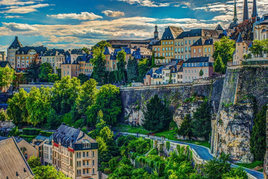 Luxembourg: Private Tour of Luxembourg - Grand Ducal Palace: sovereign, powerful, and very watchable